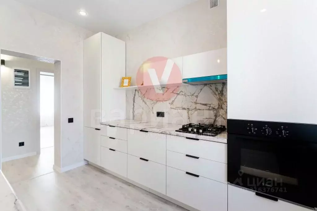 3-к кв. Омская область, Омск просп. Карла Маркса, 33 (80.0 м) - Фото 1