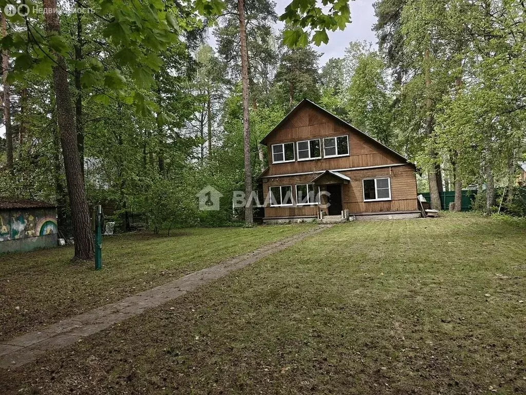 Дом в посёлок городского типа Ильинский, Первомайская улица, 45 (140 ... - Фото 1