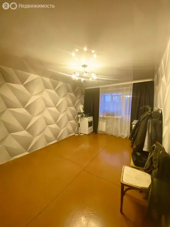 3-комнатная квартира: Нижний Тагил, улица Орджоникидзе, 2 (63 м) - Фото 1