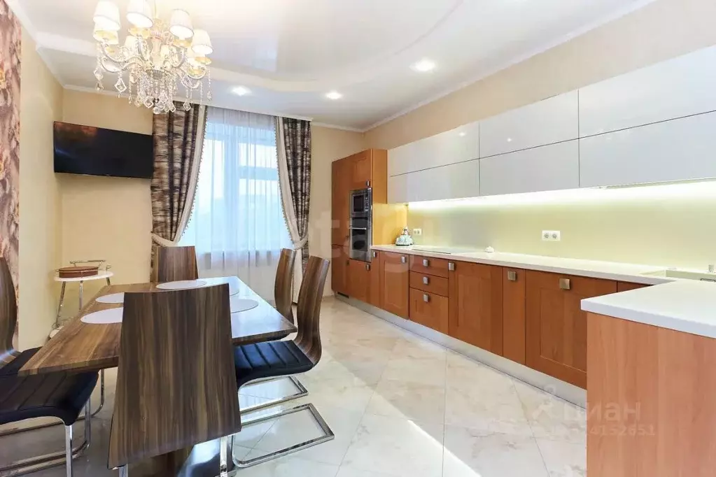 3-к кв. Тюменская область, Тюмень Советская ул., 55 (140.0 м) - Фото 1