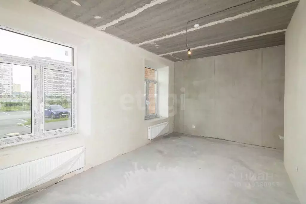 2-к кв. Тюменская область, Тюмень ул. Раушана Абдуллина, 7 (79.7 м) - Фото 0