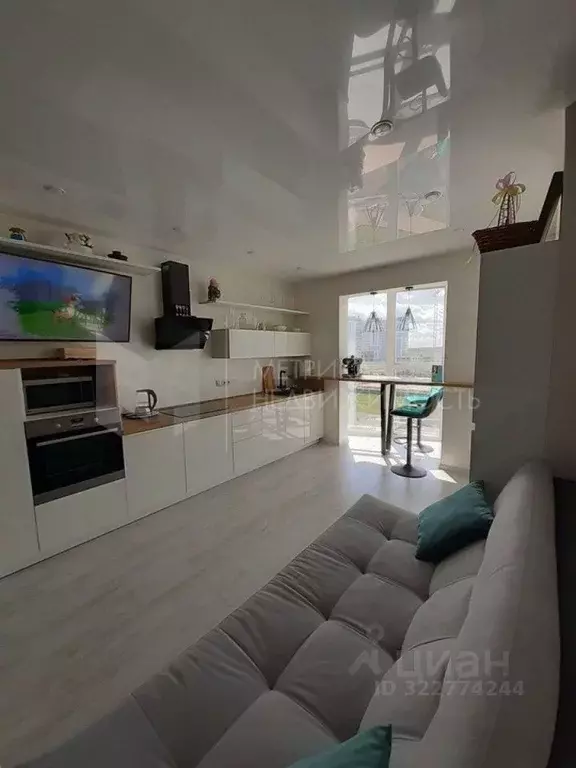 2-к кв. Тюменская область, Тюмень ул. Федюнинского, 64 (64.0 м) - Фото 1