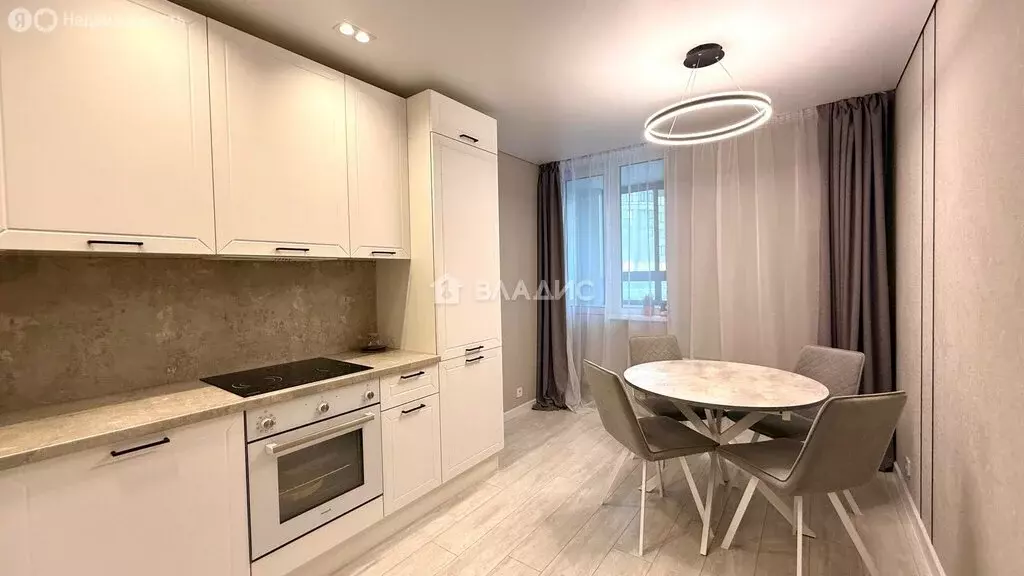 3-комнатная квартира: посёлок городского типа Новоивановское, бульвар ... - Фото 2