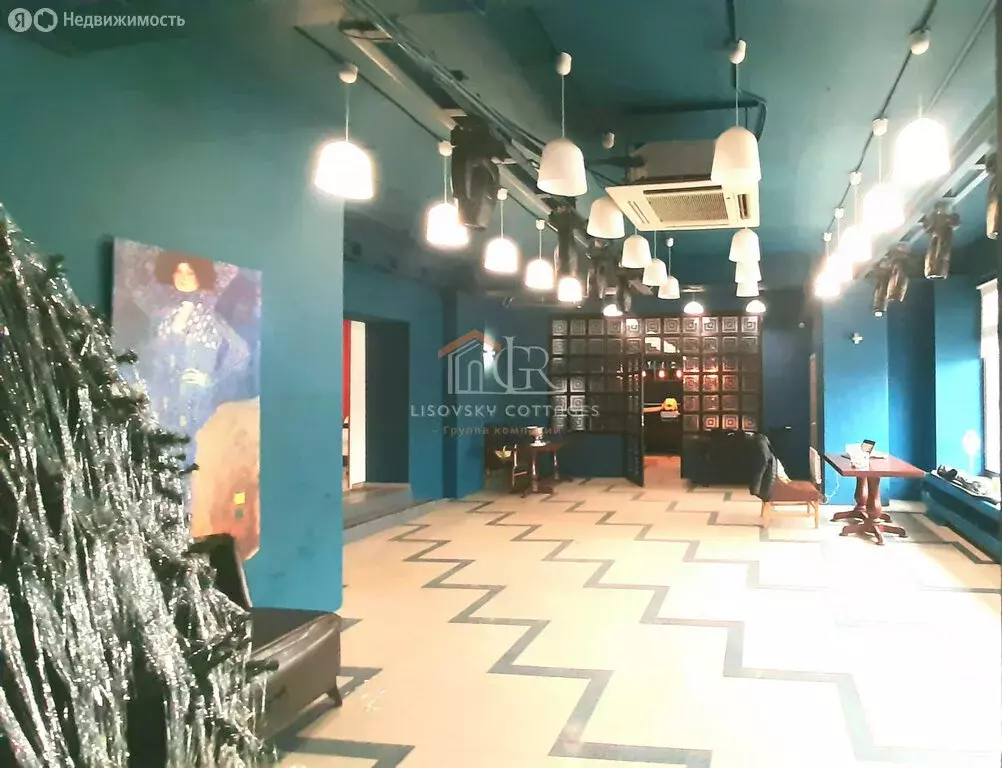 Торговая площадь (547.8 м) - Фото 1