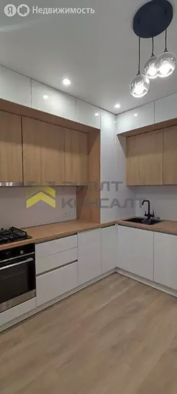 3-комнатная квартира: Омск, 6-й Амурский проезд, 8 (79.5 м) - Фото 0