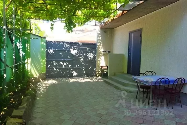 Дом в Крым, Феодосия ул. Советская, 41/2 (50 м) - Фото 0