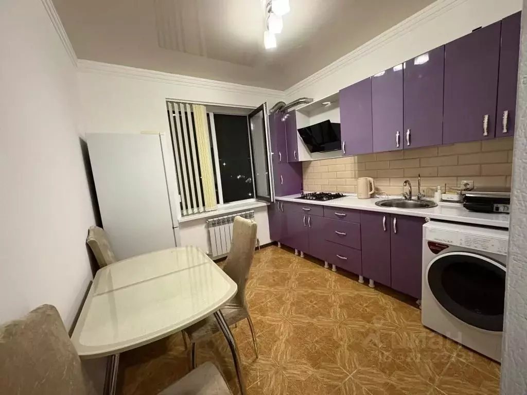 2-к кв. Кабардино-Балкария, Нальчик ул. Фанзиева, 18 (56.0 м) - Фото 1