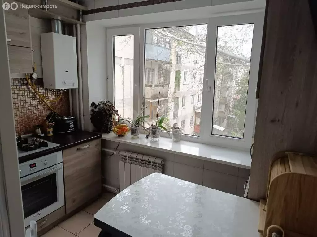 3-комнатная квартира: Симферополь, улица Фрунзе, 36А (58.5 м) - Фото 0