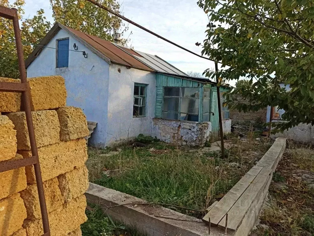 Дом в Крым, Черноморский район, с. Новосельское ул. 40 лет Октября, 23 ... - Фото 1