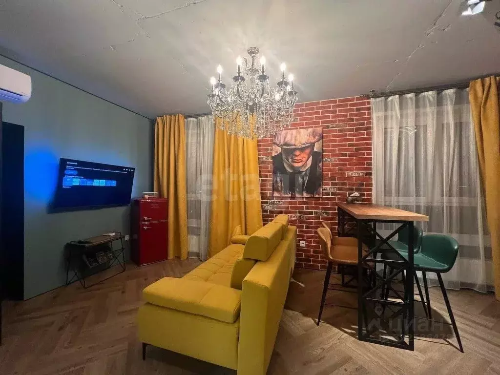 Студия Тюменская область, Тюмень ул. Пожарных и Спасателей, 1 (35.9 м) - Фото 1