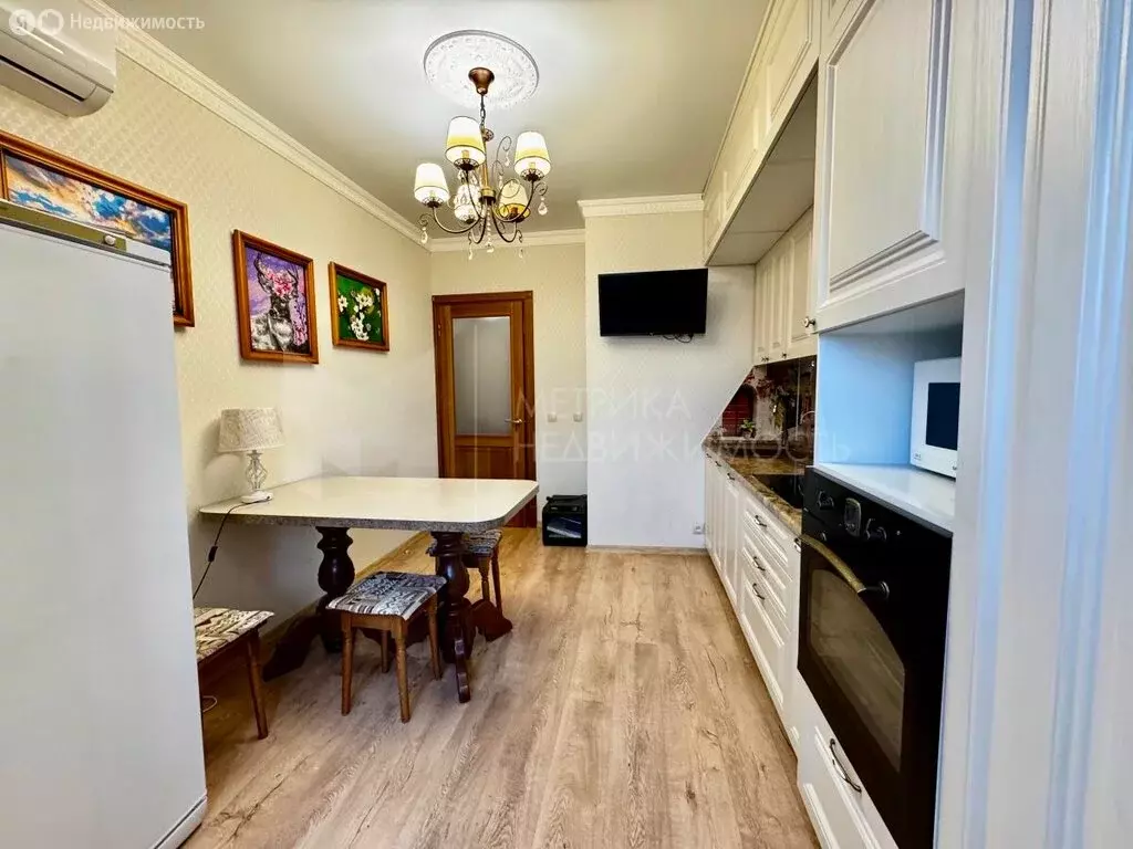 2-комнатная квартира: Тюмень, улица Тимофея Чаркова, 81 (54 м) - Фото 1