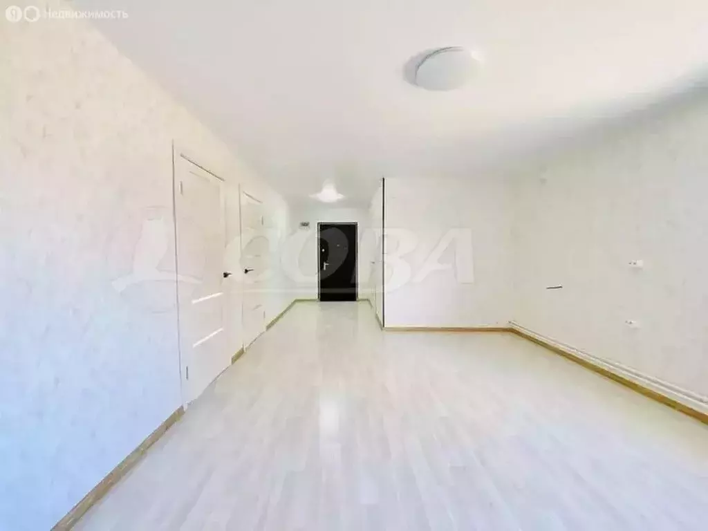 3-комнатная квартира: Тюмень, улица Елизарова, 49 (67 м) - Фото 1