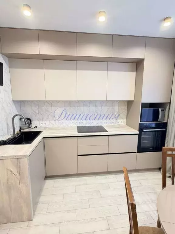 2-к кв. Белгородская область, Старый Оскол Центральный мкр, 4А (57.0 ... - Фото 1