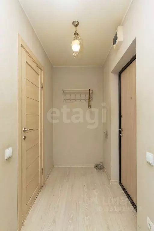 Студия Тюменская область, Тюмень ул. Тимофея Чаркова, 28 (27.4 м) - Фото 1