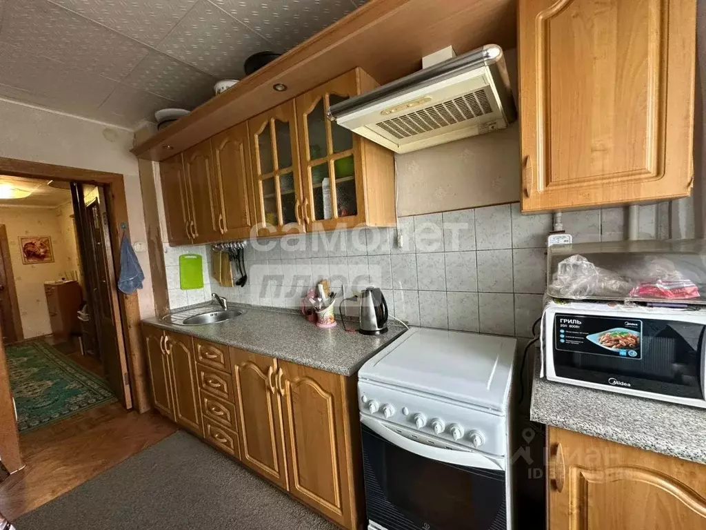 3-к кв. Омская область, Омск Заозерный мкр, просп. Менделеева, 26 ... - Фото 0