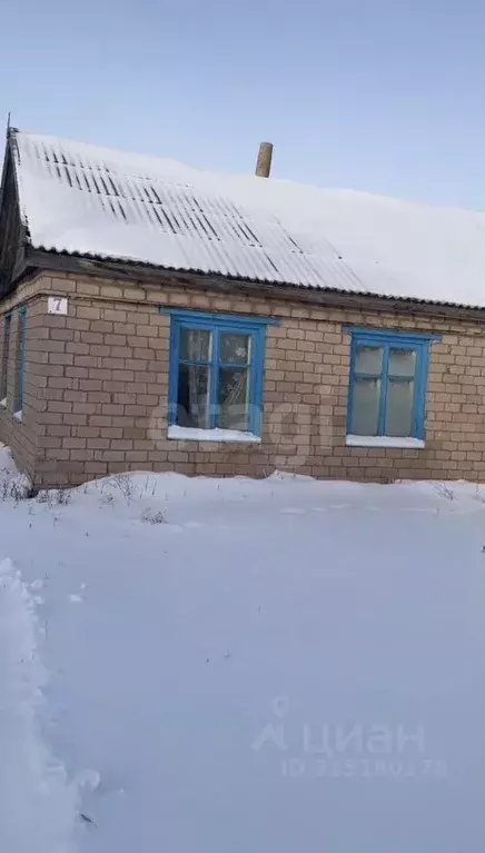 Дом в Оренбургская область, Новосергиевский район, Хуторской ... - Фото 1
