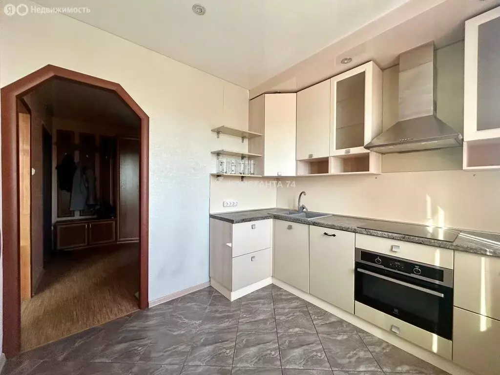4-комнатная квартира: Челябинск, улица Братьев Кашириных, 105 (73.4 м) - Фото 2