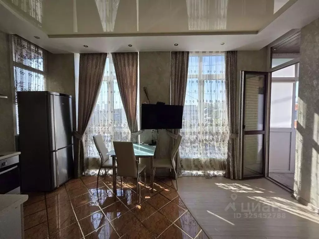 Студия Краснодарский край, Краснодар ул. Академика Трубилина, 28 (27.9 ... - Фото 1