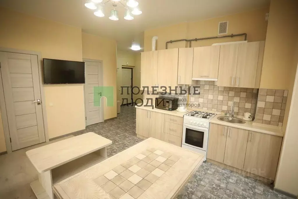 2-к кв. Крым, Евпатория ул. Толстого, 38А (68.2 м) - Фото 0