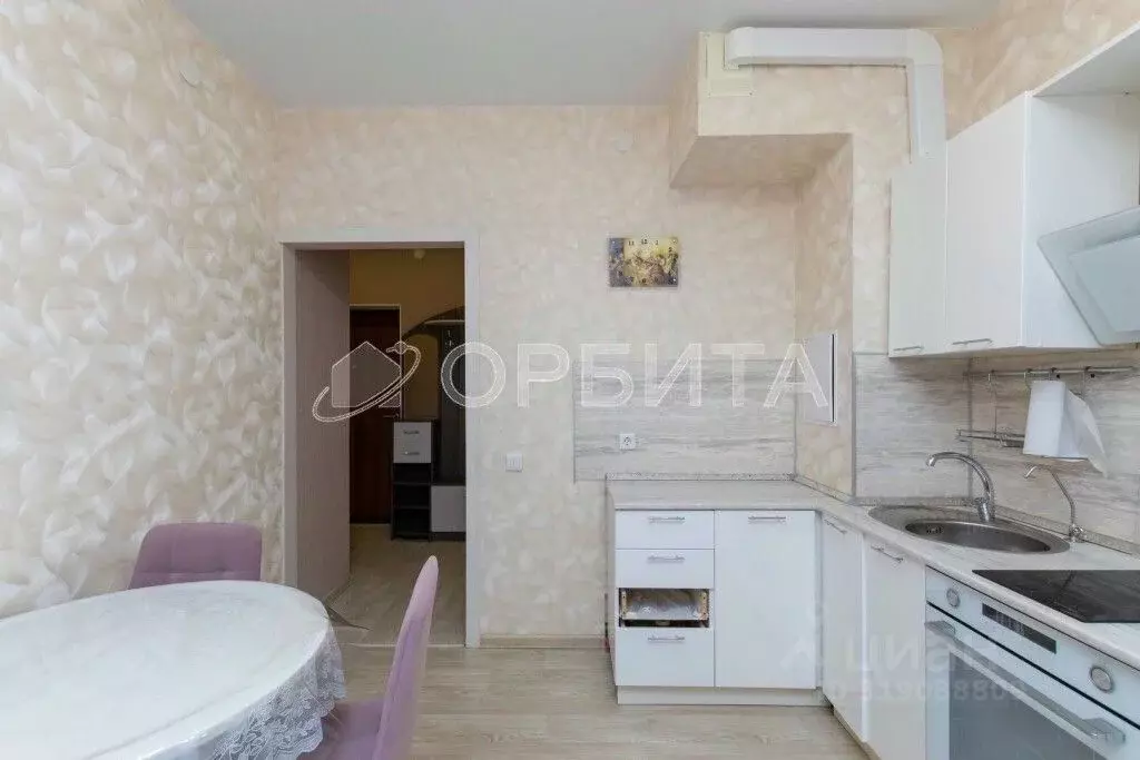 1-к кв. Тюменская область, Тюмень ул. Парада Победы, 7 (33.0 м) - Фото 1