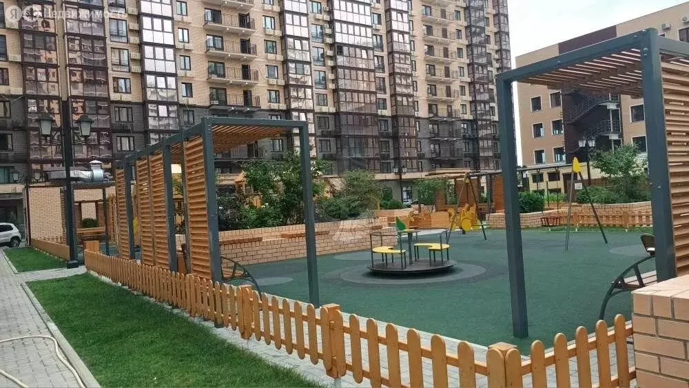 3-комнатная квартира: Краснодар, Гаражная улица, 87 (99 м) - Фото 1