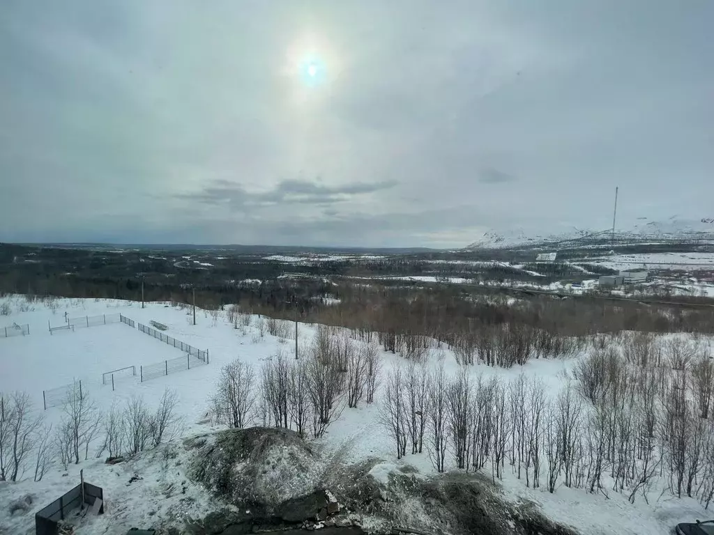 2-к кв. Мурманская область, Кировск Солнечная ул., 13 (52.5 м) - Фото 0