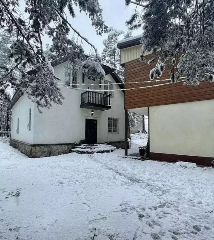 Дом в Кабардино-Балкария, Эльбрусский район, с. Терскол ул. ... - Фото 0