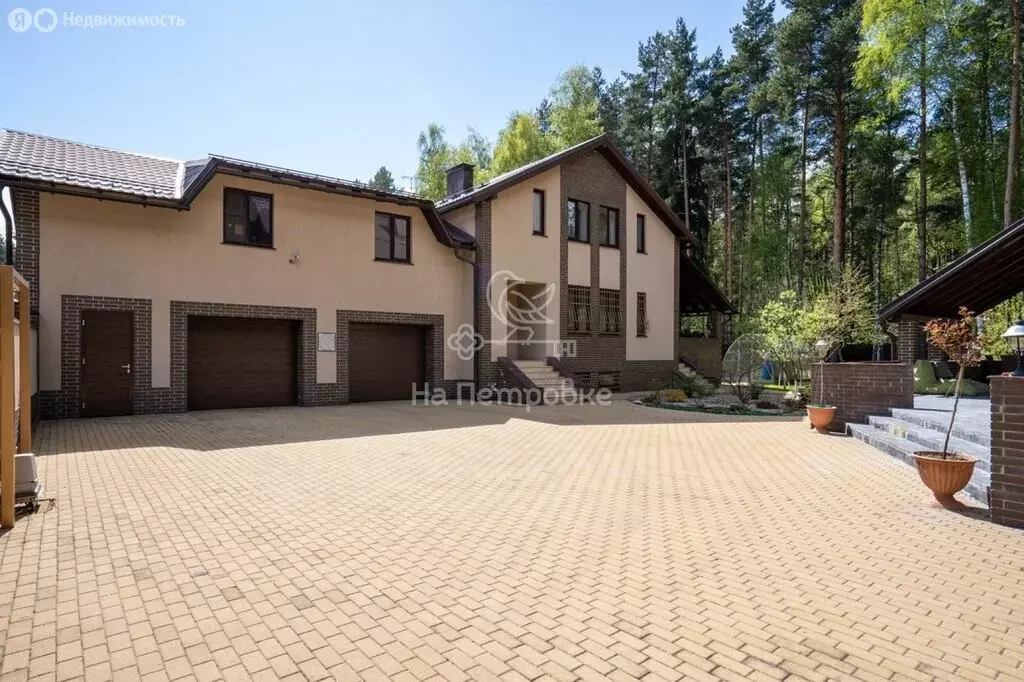 Дом в село Зюзино, Луговая улица, 1 (350 м) - Фото 1