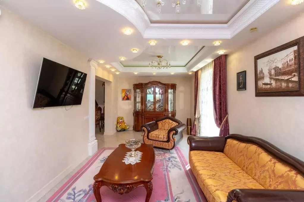 Дом в Тюменская область, Тюмень Матмасы мкр, ул. Просторная (373 м) - Фото 1