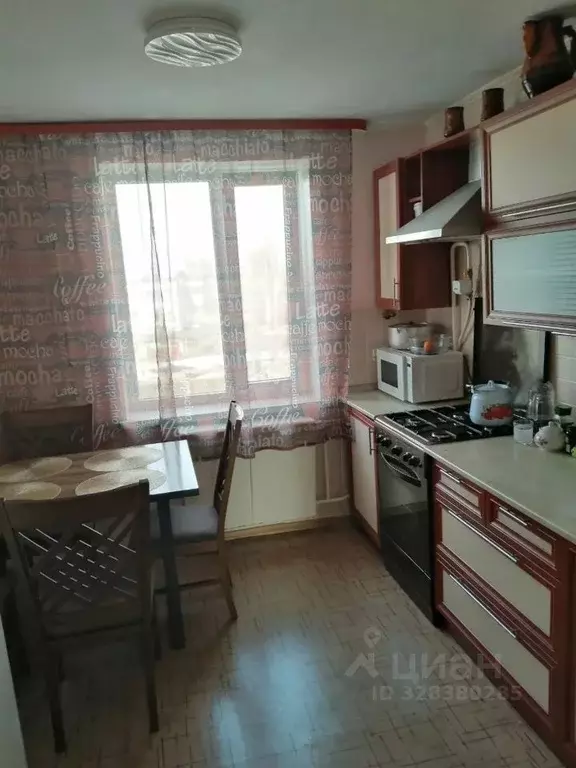 3-к кв. Омская область, Русская Поляна рп ул. Ленина, 52 (63.0 м) - Фото 1