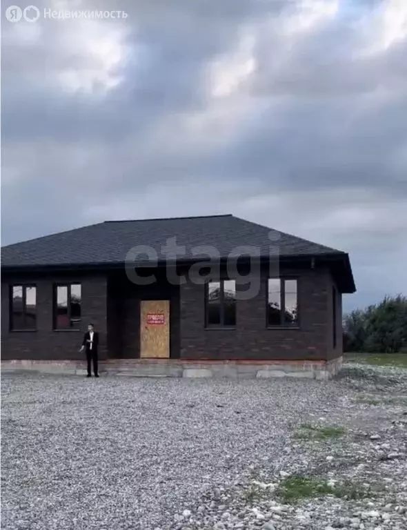 Дом в село Гизель, улица Калинина (180 м) - Фото 1