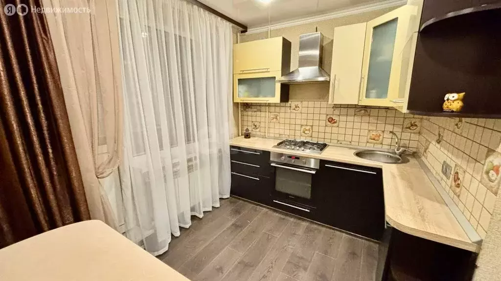 3-комнатная квартира: Оренбург, улица 60 лет Октября, 23 (66.6 м) - Фото 1