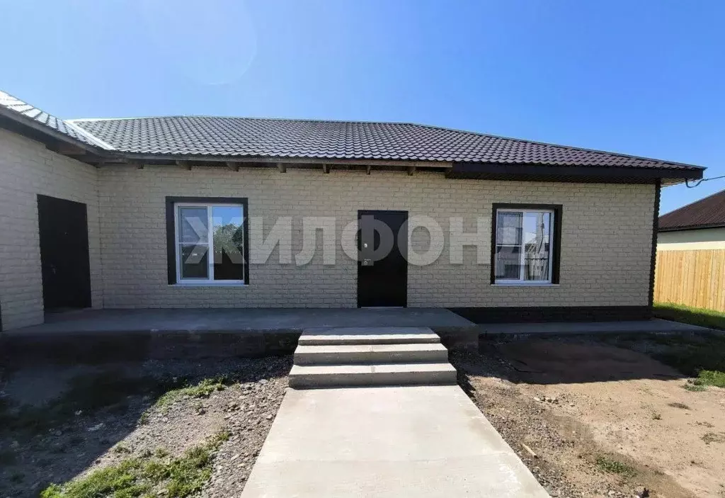 Дом в Хакасия, Усть-Абаканский район, пос. Тепличный  (200 м) - Фото 2