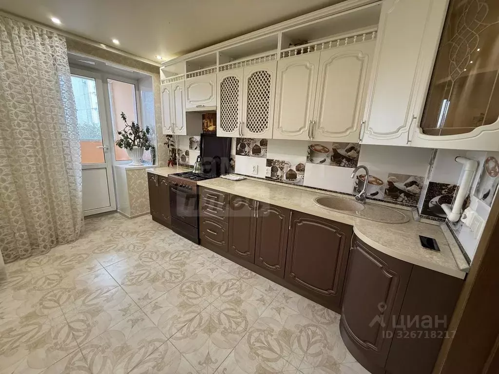 3-к кв. Оренбургская область, Оренбург Салмышская ул., 44/2 (80.4 м) - Фото 1