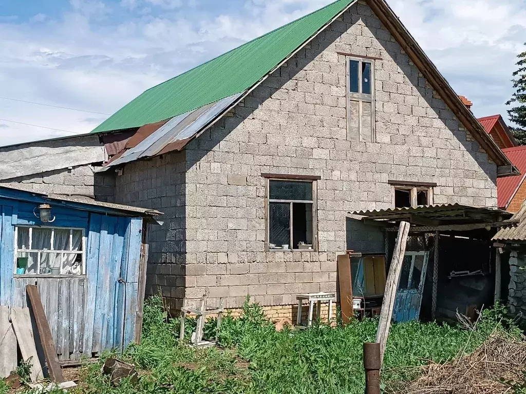 Дом в Башкортостан, Туймазинский район, Бишкураевский сельсовет, с. ... - Фото 1