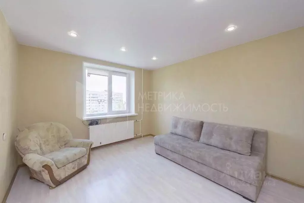 1-к кв. Тюменская область, Тюмень 6-й мкр, ул. Валерии Гнаровской, 10 ... - Фото 1