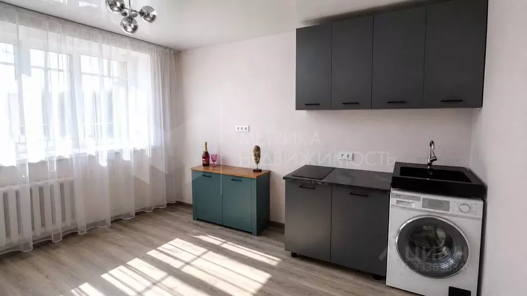 Студия Тюменская область, Тюмень ул. Республики, 212 (17.8 м) - Фото 1