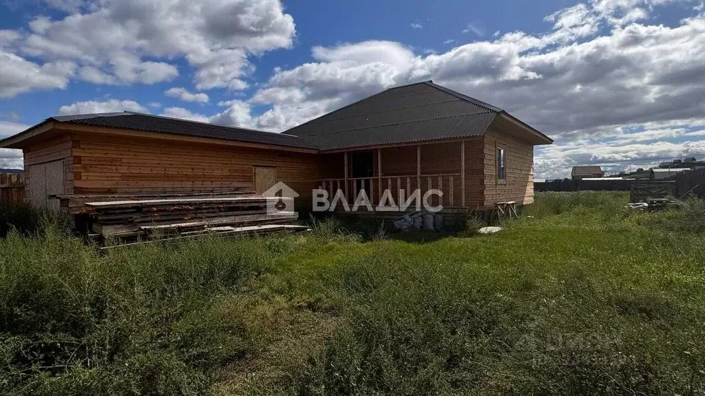 Дом в Бурятия, Иволгинский район, Сотниковское с/пос, с. Сотниково  ... - Фото 1