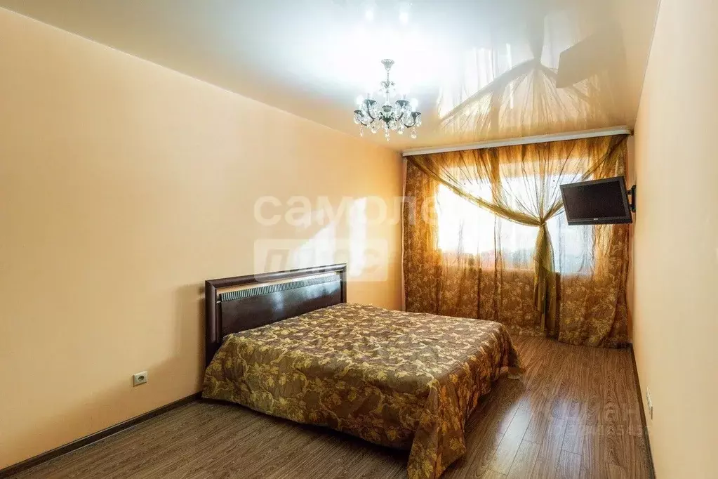 2-к кв. Омская область, Омск просп. Комарова, 16 (88.7 м) - Фото 1