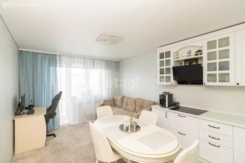 1-комнатная квартира: Тюмень, улица Федюнинского, 56 (46 м) - Фото 1