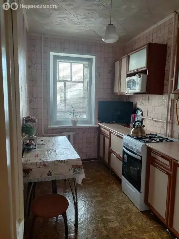 3-комнатная квартира: Нижнекамск, улица Мурадьяна, 18 (58 м) - Фото 0