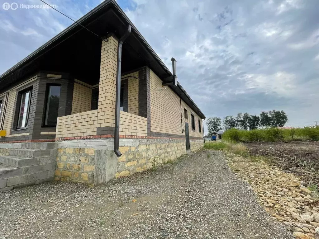 Дом в Михайловск, улица Владимира Ацуты, 42 (100 м) - Фото 1
