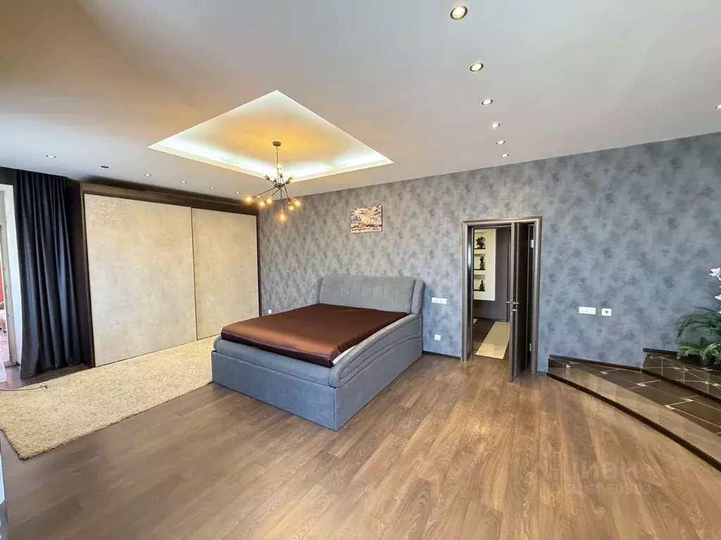 4-к кв. Красноярский край, Красноярск просп. Мира, 52А (300.0 м) - Фото 1