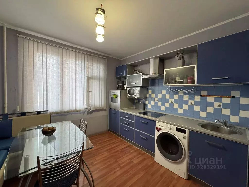 3-к кв. Московская область, Красногорск Успенская ул., 26 (81.2 м) - Фото 0