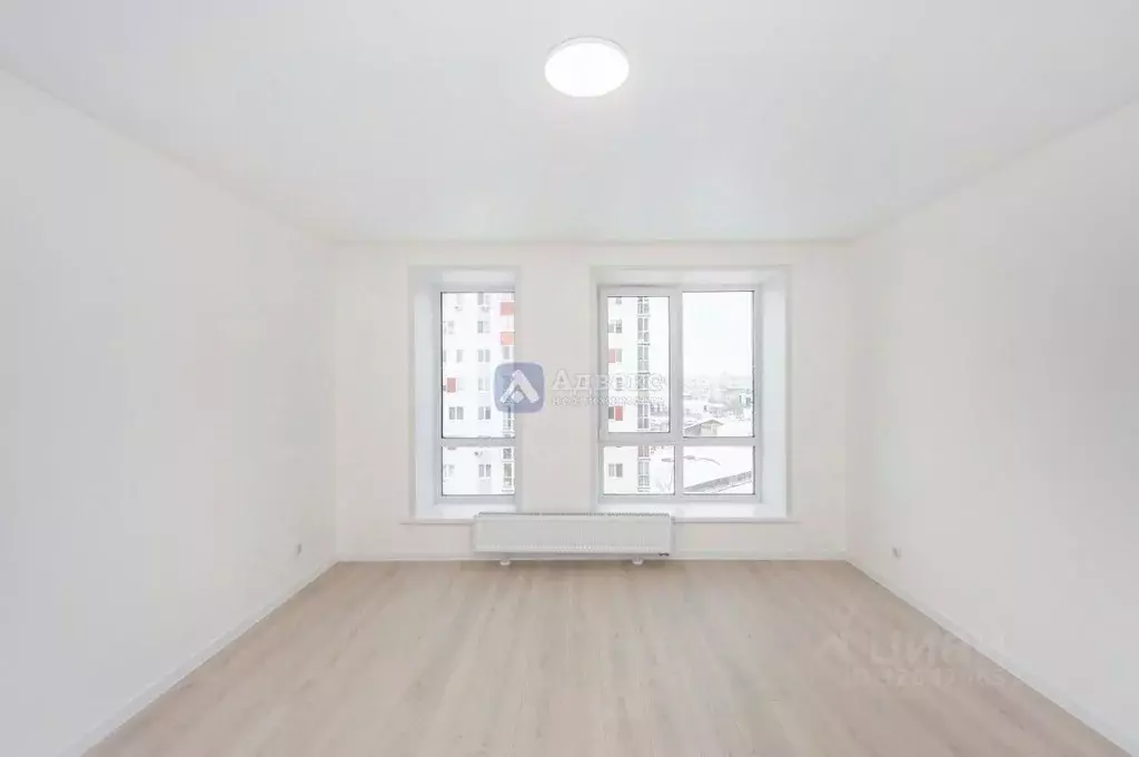 1-к кв. Тюменская область, Тюмень ул. 50 лет Октября, 75к4 (53.5 м) - Фото 1