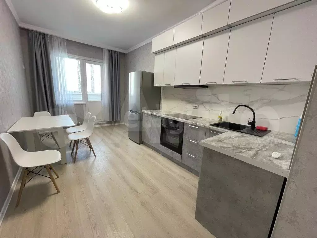 2-к. квартира, 71 м, 14/17 эт. - Фото 1