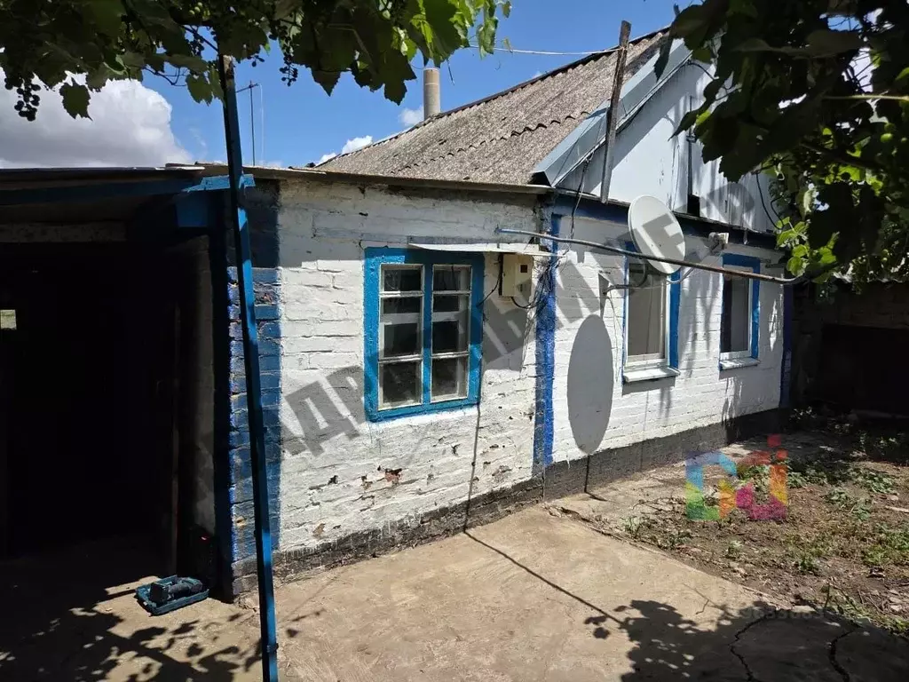 Дом в Калмыкия, Городовиковский район, с. Виноградное Южная ул., 2 (47 ... - Фото 0