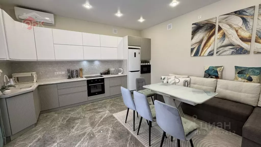 Дом в Крым, Сакский район, с. Молочное ул. Кирова, 2 (200 м) - Фото 1