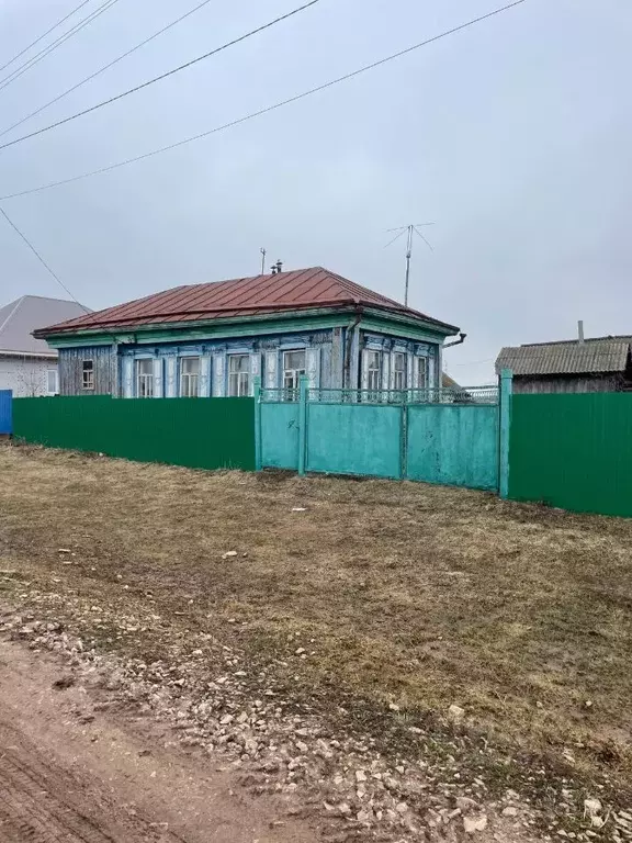 Дом в Башкортостан, Чишминский район, Еремеевский сельсовет, с. ... - Фото 1