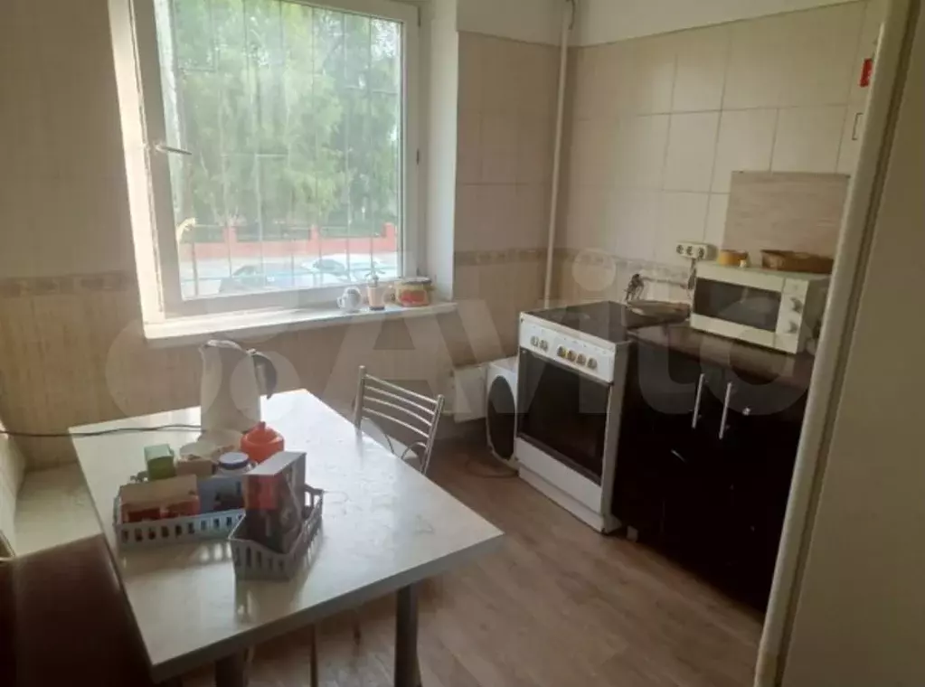 Комната 14 м в 4-к., 1/10 эт. - Фото 0